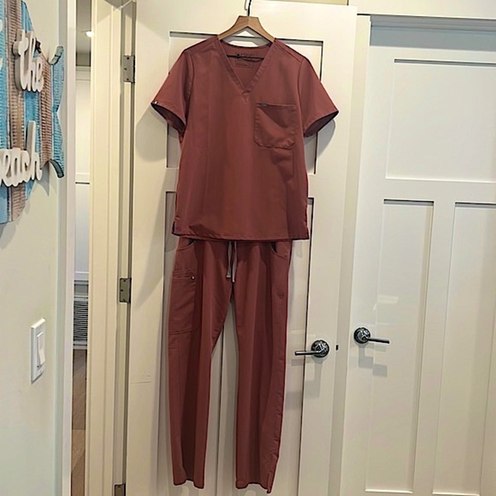 Figs Scrub Set Rose Quartz (retired color) Large Catarina Top Medium Kade Pant